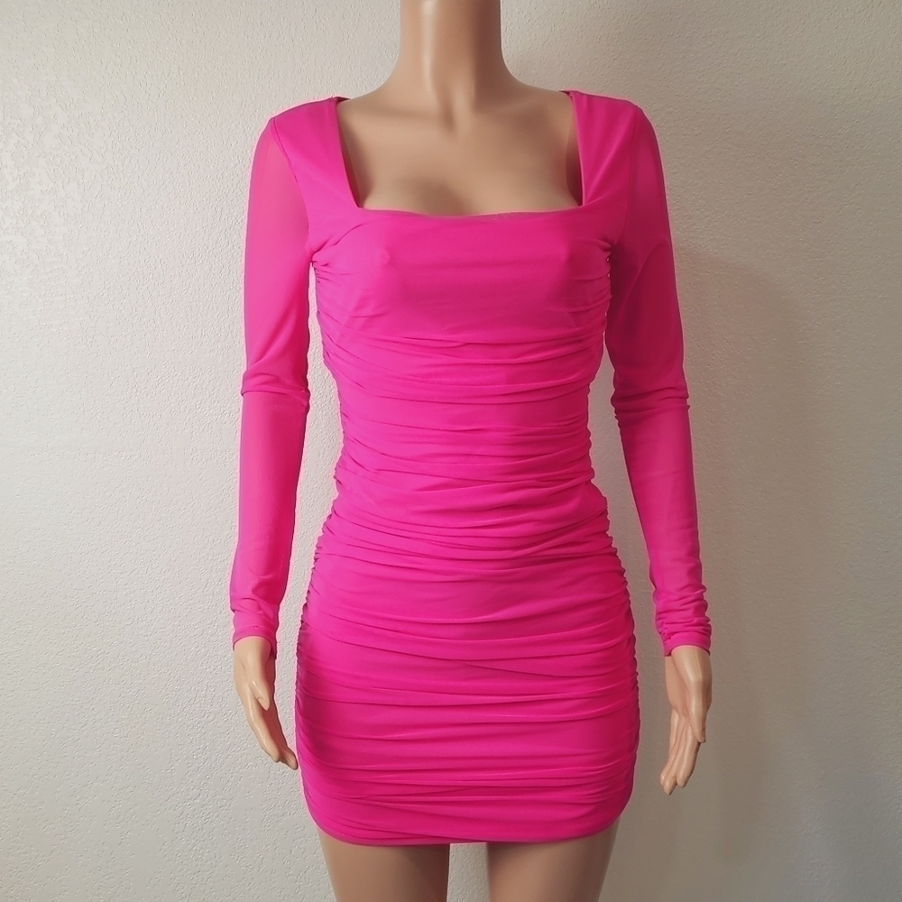 DAY & Night Bodycon Hot Pink Abstract Back Design Long Sleeve Ruched Size: M